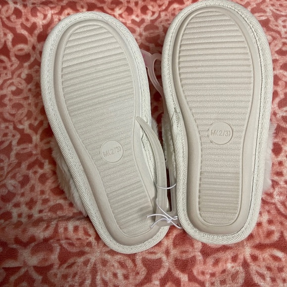 Cat & Jack Glittery Kids' Slippers with Plush Trim - Picture 4 of 4